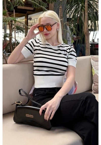 Seeh Beyaz Bisiklet Yaka Çizgili Kadın T-shirt Sh371 Baskılı