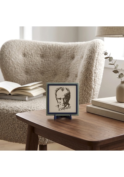 Atatürk Portreli Premium Masaüstü Aksesuarı, Modern Yaşam Alanlarına Estetik Katan Dekoratif 10x10cm