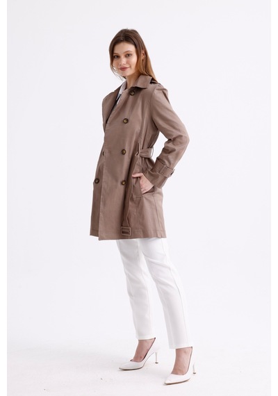 Pastelastore Esnek Pamuk Gabardin Kısa 80cm Omuz Apoletli Kemerli Kadın Trençkot 1120 Vizon Pastelastore Esnek Pamuk Gabardin Kısa 80cm Omuz Apoletli Kemerli Kadın Trençkot 1120 Vizon