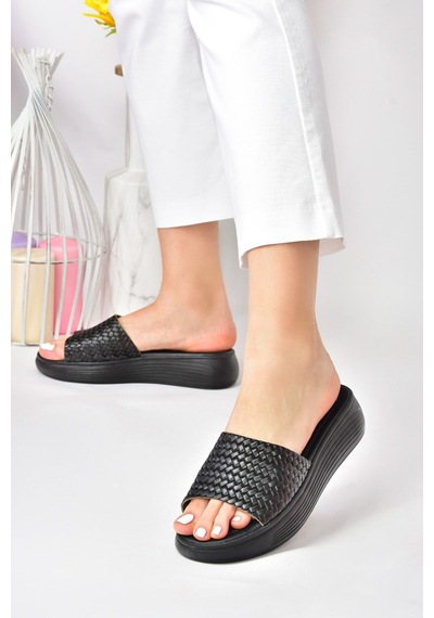 Fox Shoes Siyah Hakiki Deri Kalın Bantlı Örgü Modelli Günlük Kadın Terlik M291850003