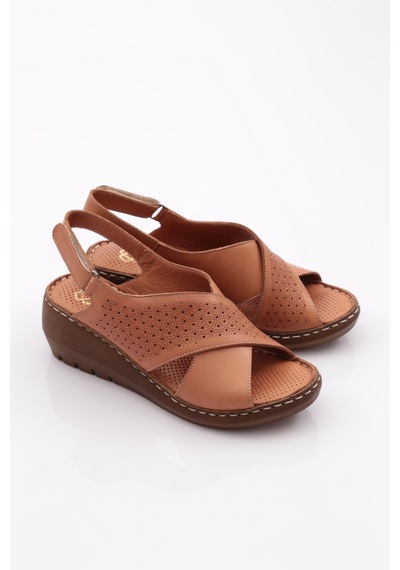 Dgn 1000 Kadin Delikli Kalin Topuk Sandalet 1000-2495-R1755 Taba