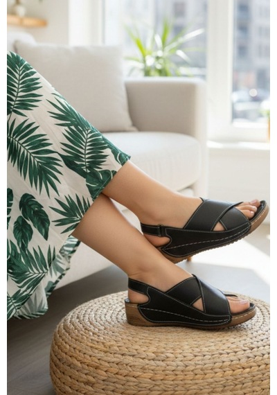 Napa Shoes Hakiki Deri Çapraz Bantlı Arkadan Ayarlı Rahat Taban Dolgu Topuk Kadın Sandalet Napa-311 Siyah Napa Shoes Hakiki Deri Çapraz Bantlı Arkadan Ayarlı Rahat Taban Dolgu Topuk Kadın Sandalet Napa-311 Siyah