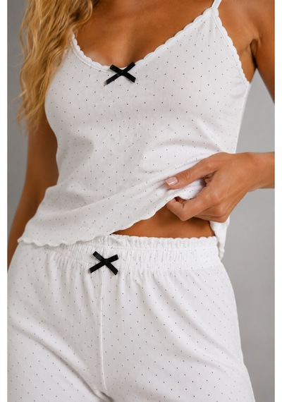 Pijamask Kadın Beyaz Puantiyeli İnce Askılı Şortlu Pijama Takımı Fiyonk Detaylı Yazlık İkili Ev Giyim Seti Beyaz Pijamask Kadın Beyaz Puantiyeli İnce Askılı Şortlu Pijama Takımı Fiyonk Detaylı Yazlık İkili Ev Giyim Seti Beyaz