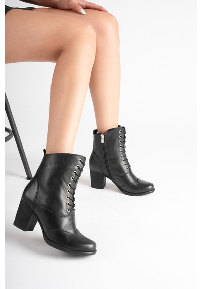 Analin Shoes Kadın Hakiki Deri Bağcıklı Kalın Topuklu Şık Bot Siyah