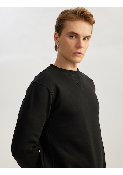 Koton Bisiklet Yaka Dikiş Detaylı Şardonlu Pamuk Karışımlı Basic Sweatshirt Siyah 5sam70045mk Siyah Koton Bisiklet Yaka Dikiş Detaylı Şardonlu Pamuk Karışımlı Basic Sweatshirt Siyah 5sam70045mk Siyah