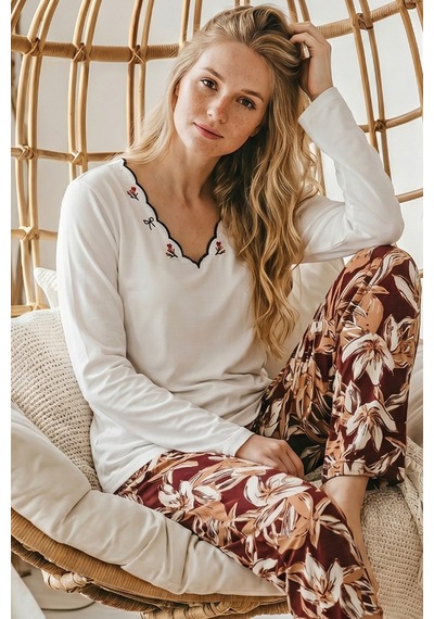Siyah İnci Ekru Desenli V Yaka Nakışlı Viskon Örme Pijama Takım 26224657