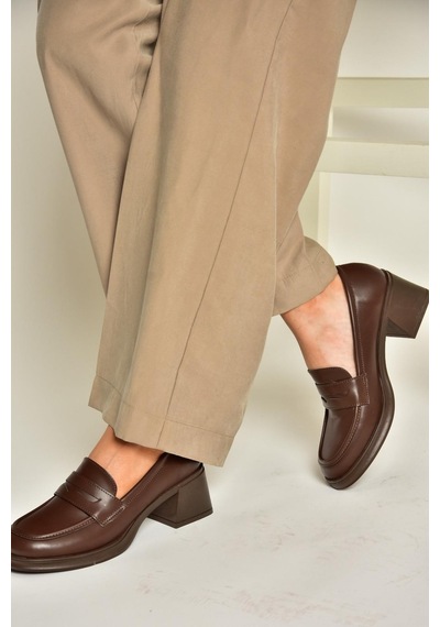 Fox Shoes T820145309 Kahverengi Kalın Topuklu Kadın Ayakkabı Kahverengi