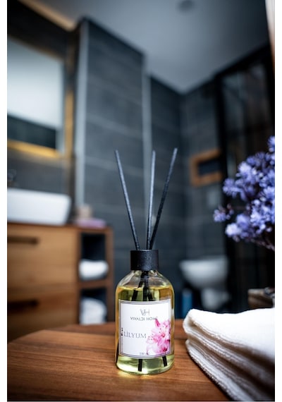 Vivaldi Home Lilyum Çiçeği Çubuklu Oda Kokusu Esansiyel Uçucu Yağ 100 ML