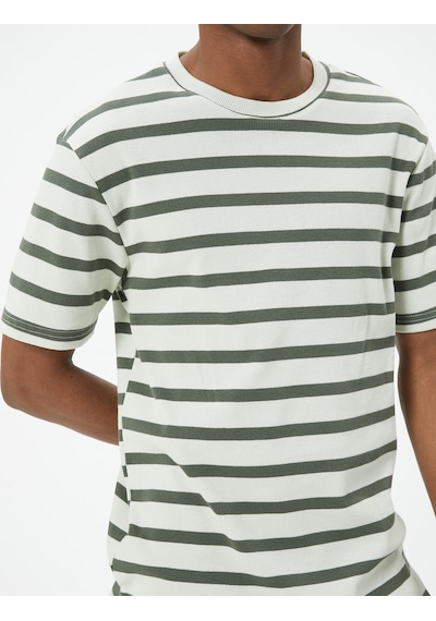 Koton Basic Tişört Slim Fit Çizgili Bisiklet Yaka Kısa Kollu Haki Çizgili 4sam10843hk Haki