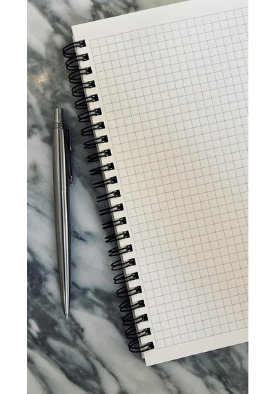 Fark Tanıtım Spiralli Defter, Siyah Kapaklı, A5 Boyutunda 15x21 Cm , 100 Yaprak Kareli Genel