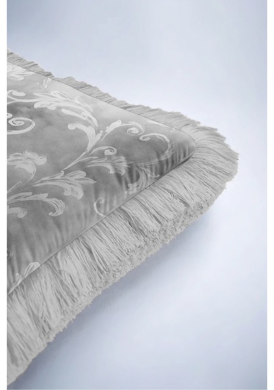 Damask Barok Desenli Saçaklı Yastık Kılıfı - Zarif Avangart Klasik Beyaz Gri Püsküllü Kırlent Kılıfı Kayıp Esinti Saten Damask Barok Desenli Saçaklı Yastık Kılıfı - Zarif Avangart Klasik Beyaz Gri Püsküllü Kırlent Kılıfı Kayıp Esinti Saten