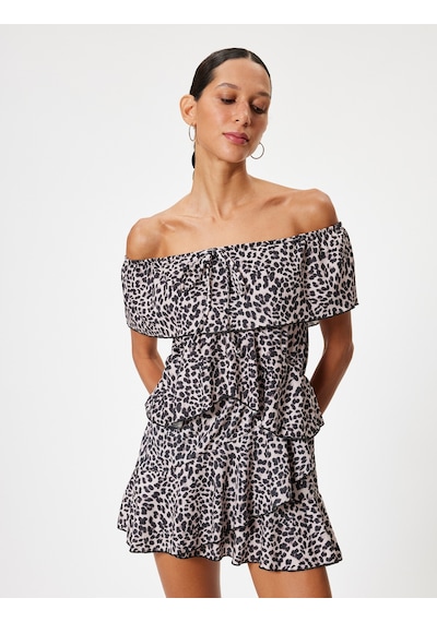 Koton Madonna Yaka Tulum Mini Leopar Desenli Volanlı Kısa Kollu Siyah Desenli 4sal40188ık Siyah Koton Madonna Yaka Tulum Mini Leopar Desenli Volanlı Kısa Kollu Siyah Desenli 4sal40188ık Siyah