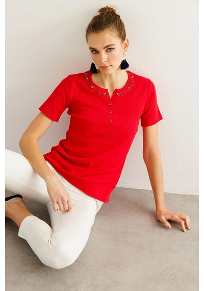 Desen Triko Kadın Açma Yaka Boncuk İşlemeli T-shirt 24754 Kırmızı Kırmızı Desen Triko Kadın Açma Yaka Boncuk İşlemeli T-shirt 24754 Kırmızı Kırmızı