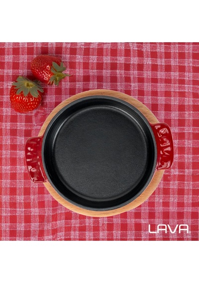 Lava Döküm Yuvarlak Güveç Kabı Döküm Demir Yekpare Çift Kulplu Kayın Servis Ahşabı Çap Ø 14cm. Bordo