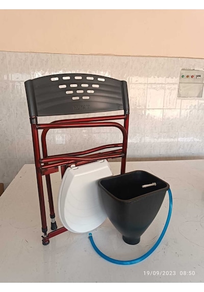 Taharet Musluklu Hasta Wc Sandalye Klozet Direk Wc Tuvalete Seyyar Sandalye Kolay Katlanır