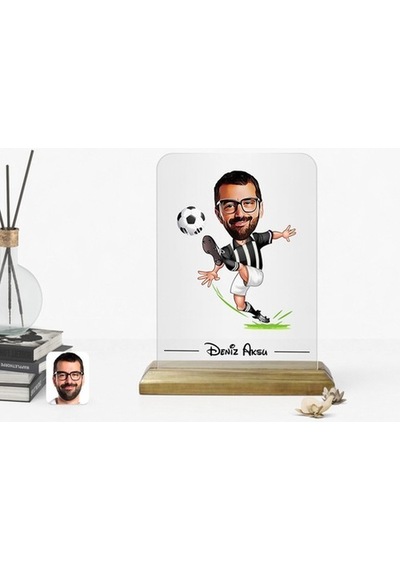 Kişiye Özel Erkek Siyah Beyaz Futbolcu Karikatürlü Ahşap Standlı