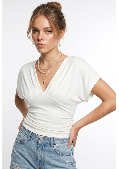 Kadın Vücuda Oturan Büzgülü Drape Detaylı V Yaka Yarasa Kol Bluz Öb261047 60286353 - Beyaz Kadın Vücuda Oturan Büzgülü Drape Detaylı V Yaka Yarasa Kol Bluz Öb261047 60286353 - Beyaz