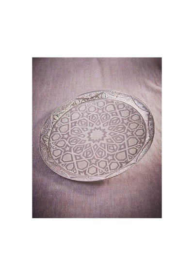 Gümüş Renk Selçuklu Motifi Zamak Metal Yuvarlak Lüks Servis-tepsisi 35 Cm