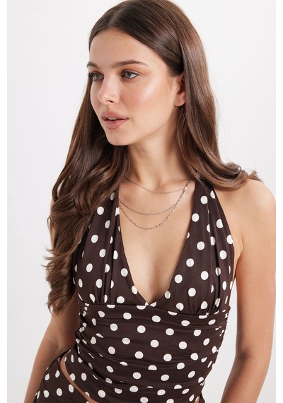 Tudors Kadın Standart Fit Normal Kesim Kolsuz Halter Yaka Boyundan Bağlamalı Puantiyeli Kahverengi Bluz-51015 Tudors Kadın Standart Fit Normal Kesim Kolsuz Halter Yaka Boyundan Bağlamalı Puantiyeli Kahverengi Bluz-51015