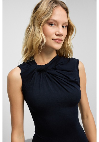Grımelange Orılenna Kadın Önü Düğüm Detaylı Vücudu Saran Sıfır Kollu Slim Fit Lacivert Bluz Lacivert Grımelange Orılenna Kadın Önü Düğüm Detaylı Vücudu Saran Sıfır Kollu Slim Fit Lacivert Bluz Lacivert