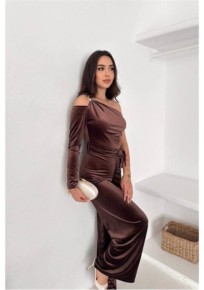 Neşeli Butik Kadın Kahverengi Kuşaklı Tek Omuz Kadife Kumaş Tulum Nbk068 Kahverengi