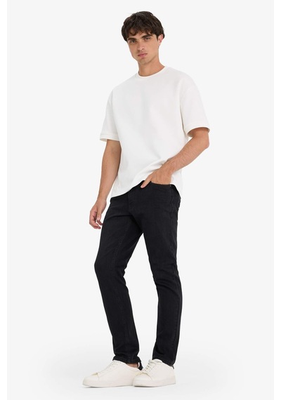 DeFacto Pedro Slim Fit Dar Kalıp Normal Bel Dar Paça Jean Pantolon R8788AZ25AUNM40 DeFacto Pedro Slim Fit Dar Kalıp Normal Bel Dar Paça Jean Pantolon R8788AZ25AUNM40
