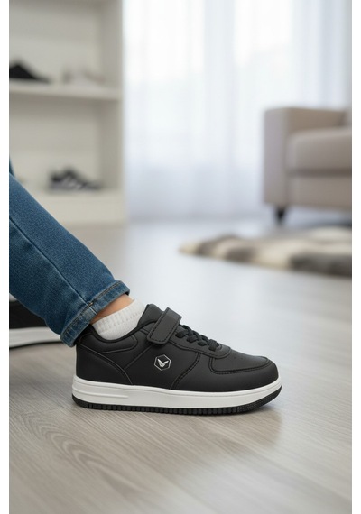 Enoch Yan Amblem Detaylı Cırt Cırtlı Siyah Düz Tabanlı Çocuk Sneaker SİYAH-BEYAZ