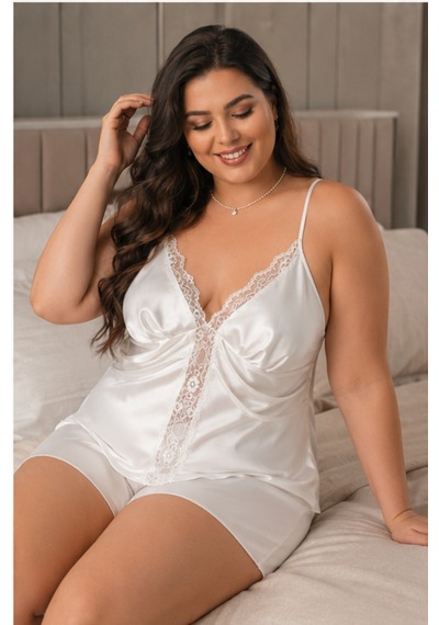 Loule Büyük Beden Ekru Ön Dantel Detaylı Saten Şortlu Pijama