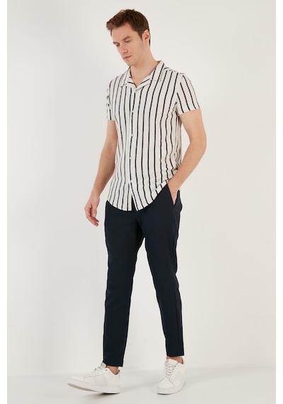 Buratti Çizgili Pamuk Karışımlı Kısa Kollu Apaş Yaka Regular Fit Erkek Gömlek Cf24S117664 Beyaz Buratti Çizgili Pamuk Karışımlı Kısa Kollu Apaş Yaka Regular Fit Erkek Gömlek Cf24S117664 Beyaz