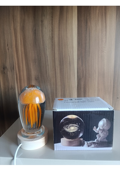 Ahşap Altlıklı Turuncu Renk Deniz Anası Görünümlü Işıklı Küre