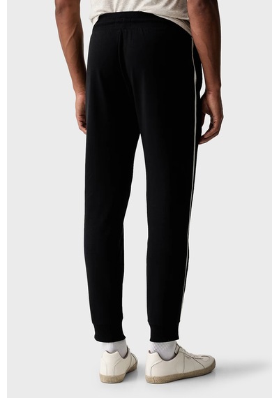 Emporio Armani Pamuklu Normal Bel Lastikli Paça Jogger Pantolon Erkek Pantolon Em000500 Af25024 Uc001 Siyah Emporio Armani Pamuklu Normal Bel Lastikli Paça Jogger Pantolon Erkek Pantolon Em000500 Af25024 Uc001 Siyah