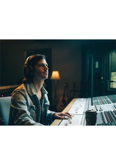 Akg K371BT Professional Bluetooth Closed-Back Studio Headphones Akg K371BT Professional Bluetooth Closed-Back Studio Headphones