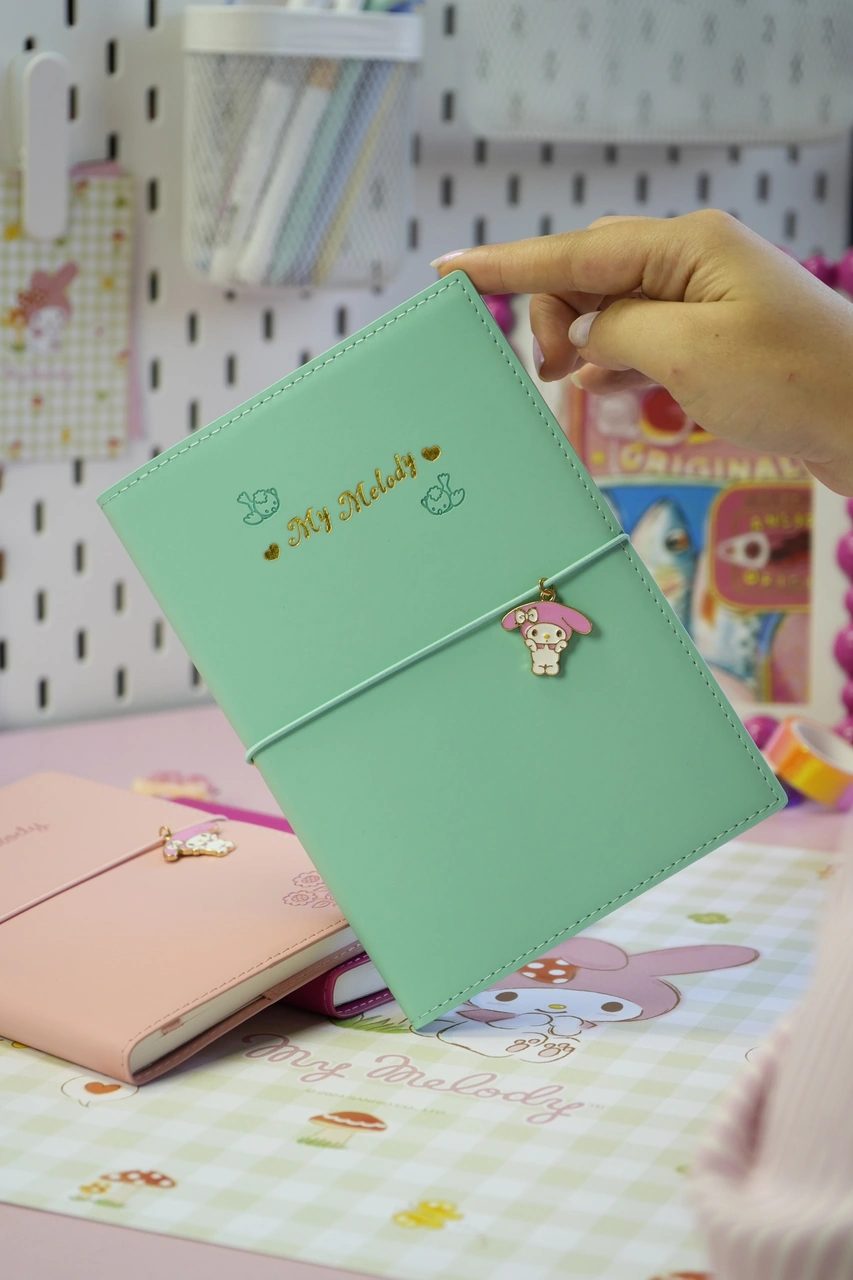 My Melody Vegan Deri Günlük 13x18 Cm Çizgili Defter Lastikli Charm Süs Detaylı 2120