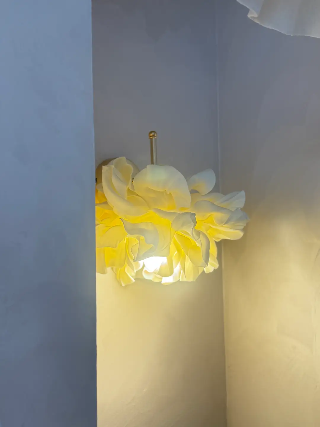 Krem Atelier Eva Tasarım Kablolu Duvar Aydınlatması Aplik - Alt Parlak Gold