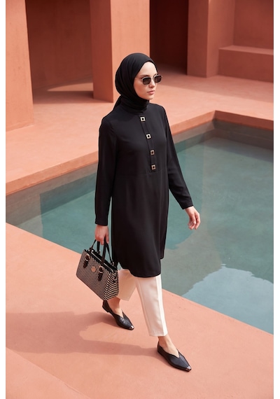 Armine Trend Metal Aksesuar Detaylı Hakim Yaka Tunik Siyah 26yt485