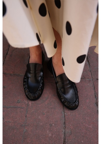 Lutvelizade Loafer 2517 Klasik Deri Görünümlü Oval Burun Siyah Kadın Loafer