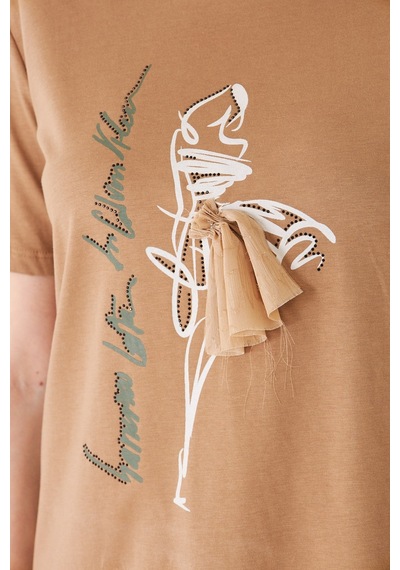 Sortie Collection Eteği Tül Detaylı Silüet Baskılı Basic Tshirt Kapiçino Açık Kahverengi Sortie Collection Eteği Tül Detaylı Silüet Baskılı Basic Tshirt Kapiçino Açık Kahverengi