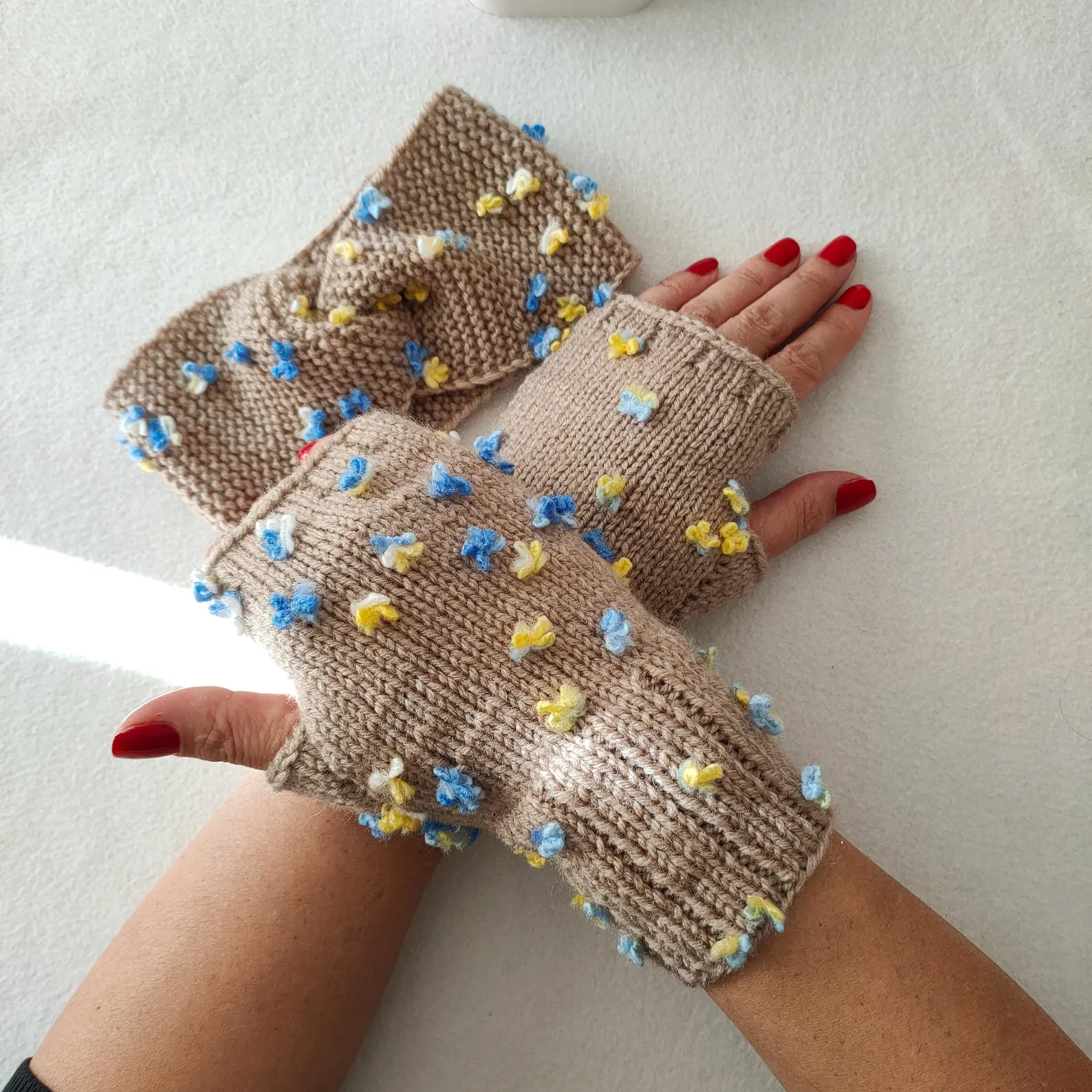 Newdaycraft El Örgüsü Motifli Parmaksız Kelebek Islemeli Kahverengi Eldiven Açık Kahverengi Newdaycraft El Örgüsü Motifli Parmaksız Kelebek Islemeli Kahverengi Eldiven Açık Kahverengi