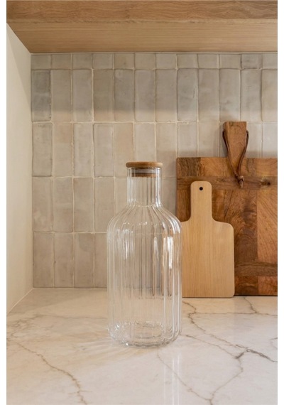 1350 Ml Cam Şişe Ahşap Kapaklı Cam Sürahi Çizgili Borosilikat Cam Şişe Şeffaf Cam Su Şişesi Mutfak İçecek Şişesi 11x25 Cm Şeffaf