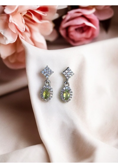 Oval Kristal Taşlı Minimal Beyaz Altın Kaplama Küpe Beyaz