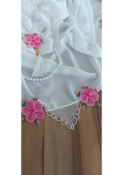 İğne Oyası Pembe Çiçek Motifli Namaz Örtüsü Ve Tesbih Takımı - Çeyizlik Set Beyaz - Fuşya