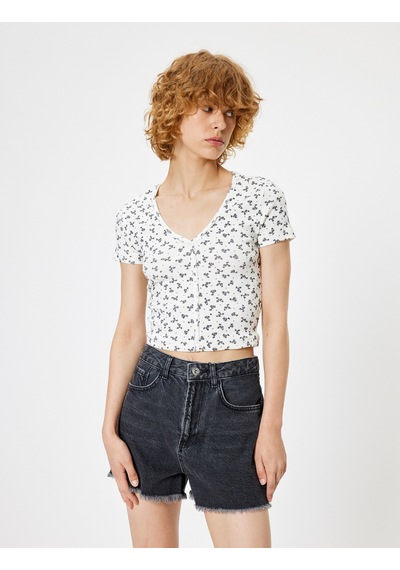 Koton Crop Tişört Kısa Kollu Çiçekli V Yaka Düğmeli Slim Fit Ekru Desenli 5wal10251ık Ekru
