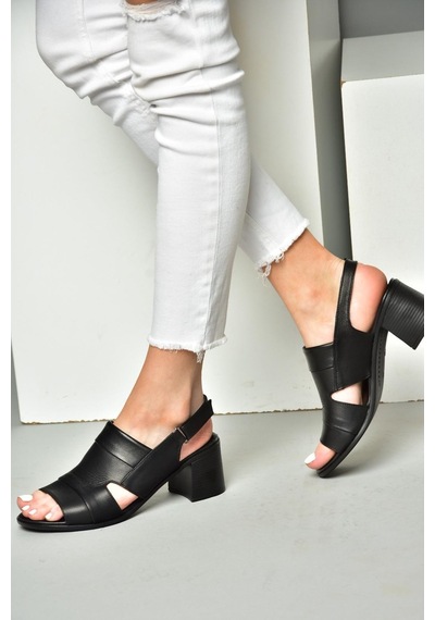 Fox Shoes P555452303 Siyah Hakiki Deri Kalın Topuklu Kadın Sandalet Siyah