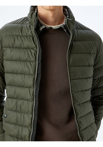 Koton Dik Yaka Etiket Detaylı Lateks Kumaş Slim Fit Şişme Ceket Haki 5wam20029hw Haki Koton Dik Yaka Etiket Detaylı Lateks Kumaş Slim Fit Şişme Ceket Haki 5wam20029hw Haki