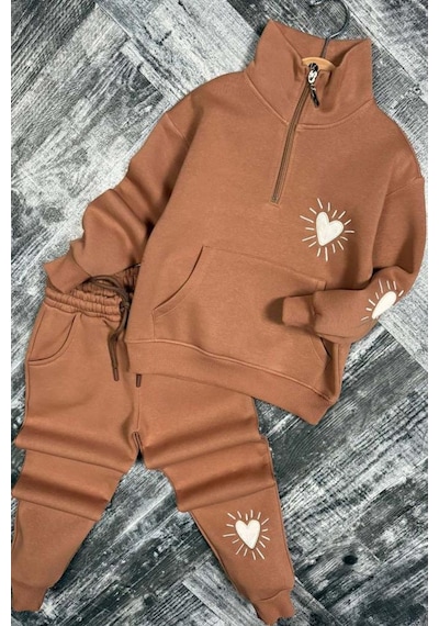 Riccotarz Kız Çocuk Kalp Emoji Baskılı Kanguru Cepli Fermuarlı Sweat Taba Eşofman Takım Taba Riccotarz Kız Çocuk Kalp Emoji Baskılı Kanguru Cepli Fermuarlı Sweat Taba Eşofman Takım Taba