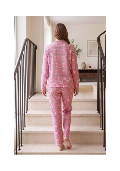 Nisanca Kışlık Düğmeli Ekose Desen Yılbaşı Temalı Kadın Süet Pijama Takımı Pembe