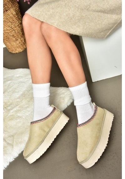 Fox Shoes R612047302 Bej Süet İçi Tüylü Kalın Tabanlı Kadın Terlik Bej
