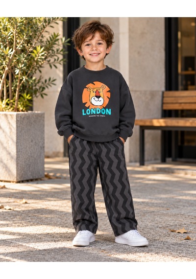 Tucankids Erkek Çocuk Aslan Baskılı 2'li Eşofman Takımı %100 Pamuk 3 İplik Şardonsuz, Desenli Bol Paça, 2-8 Yaş Siyah - Antrasit Tucankids Erkek Çocuk Aslan Baskılı 2'li Eşofman Takımı %100 Pamuk 3 İplik Şardonsuz, Desenli Bol Paça, 2-8 Yaş Siyah - Antrasit
