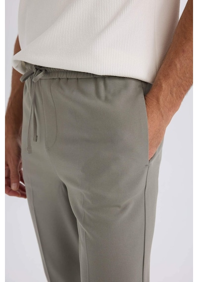 DeFacto Yazlık Kumaş Jogger Pantolon Beli Bağcıklı Lastikli Düz Paça Cepli Her Yöne Esneyen A9943AX25SPKH464