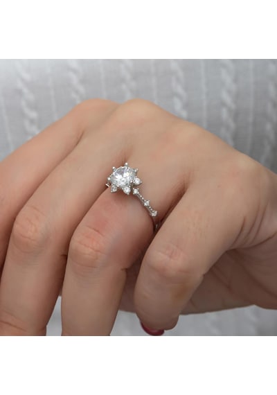 Prenses Model Zirkon Taşlı Gümüş Tektaş Yüzük